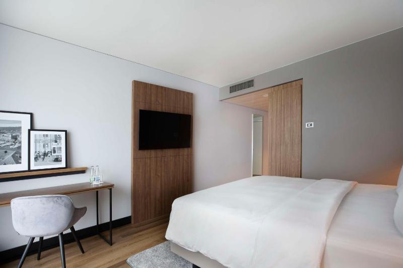 Standard Room image 3