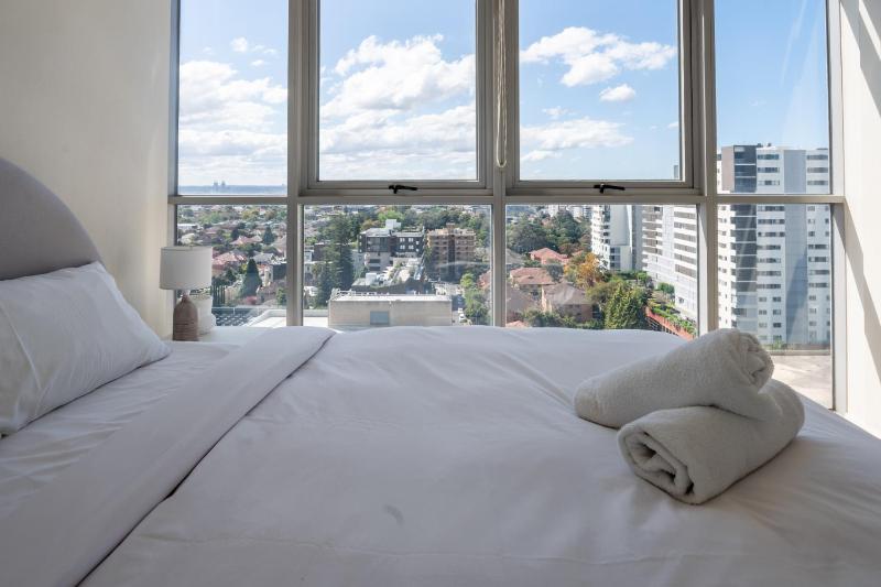 Burwood 1bedroom Apartment next to Station Images