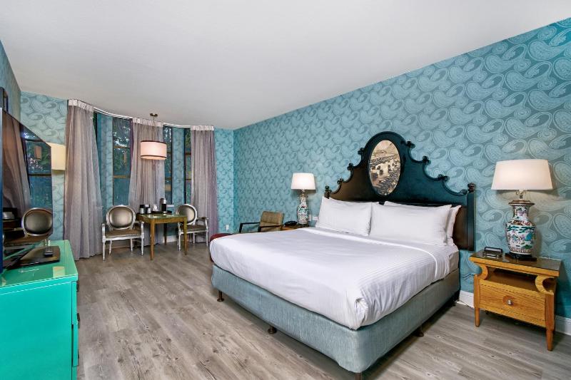 Standard King Room image 4