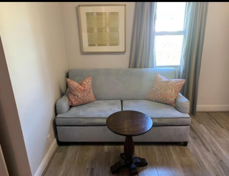 Deluxe King Room image 4