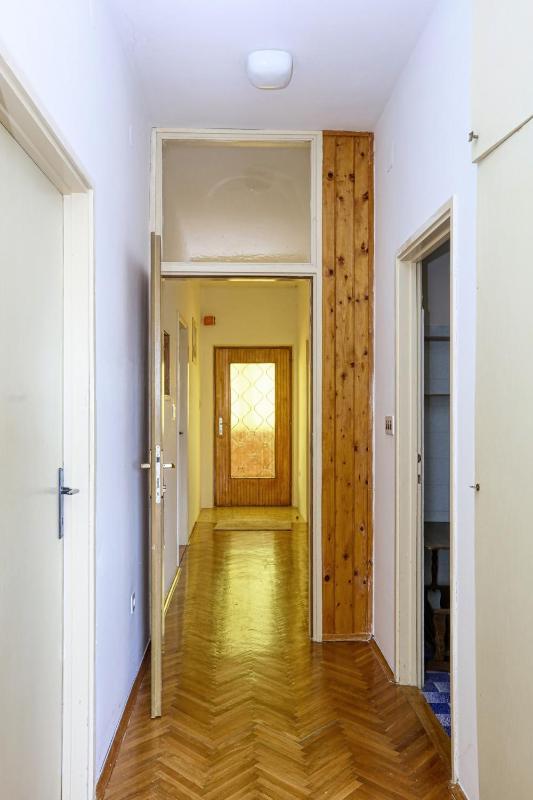 Three-Bedroom Apartment with Balcony and Sea View image 2
