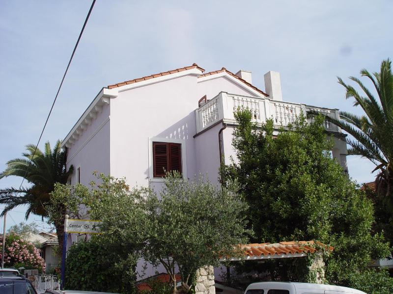 One-Bedroom Apartment with Terrace and Sea View image 1