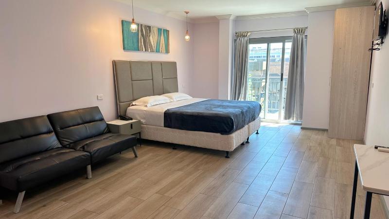Premium King Room With Balcony image 4