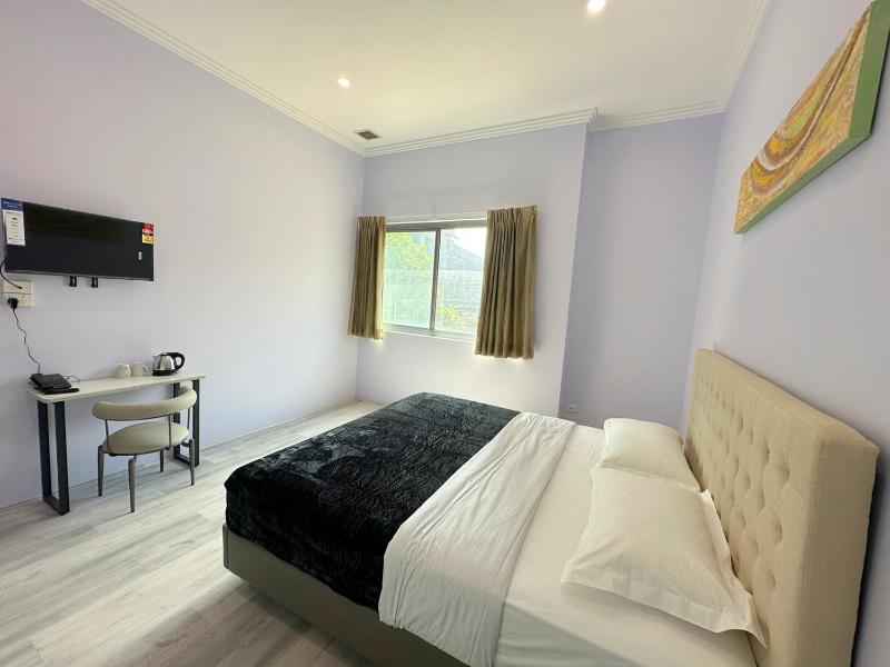 Deluxe King Room image 3