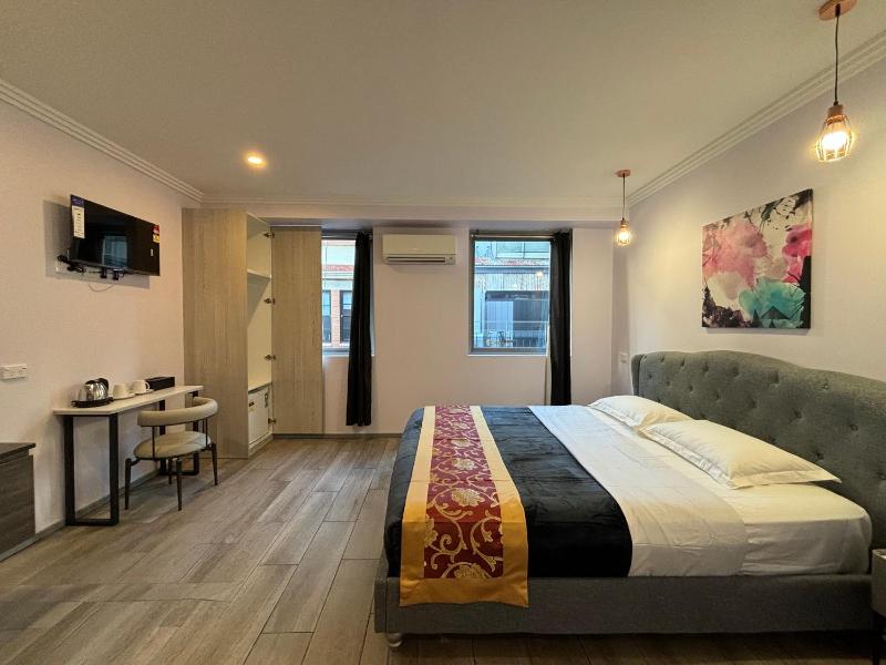 Premium King Room image 1