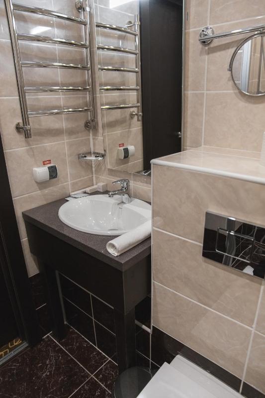 Standard Twin Room image 2