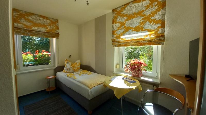 Single Room image 2