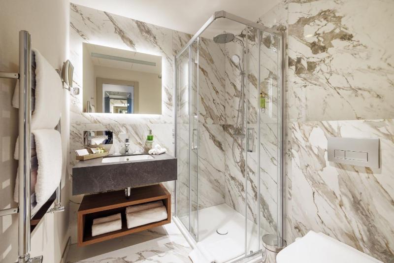 Superior Double or Twin Room image 4