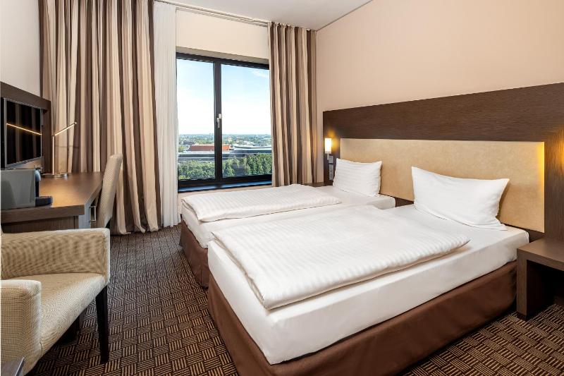Business Plus Double and Twin Room image 1