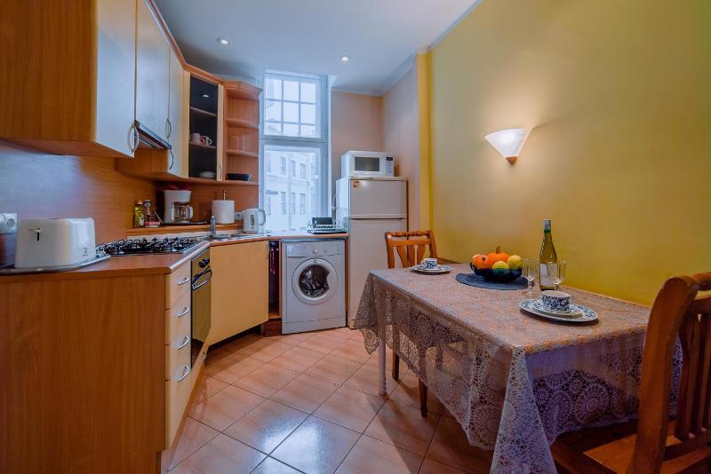 One-Bedroom Suite with City View image 1