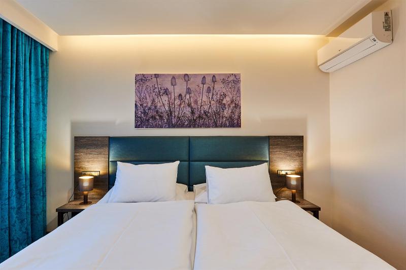 Deluxe Double Room image 2