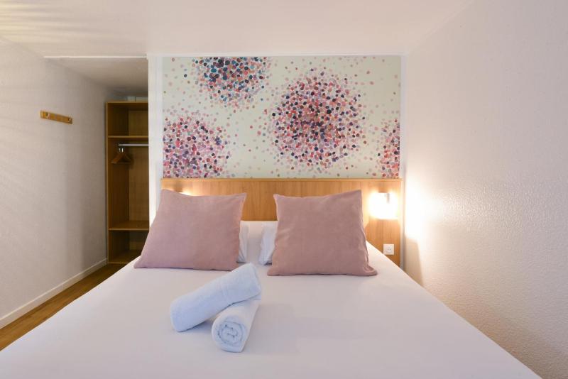 Standard Double Room image 4