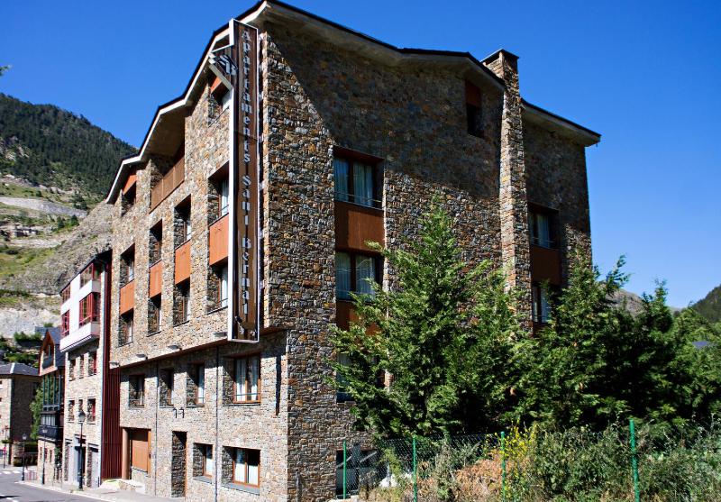 One-Bedroom Apartment image 1