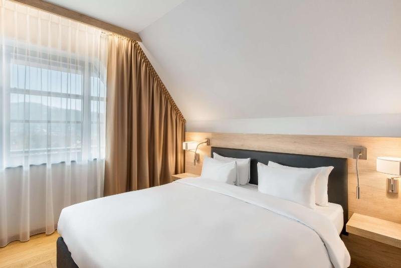 Premium Room with Mountain View image 3