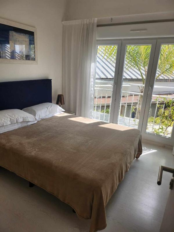 Duplex apartment - indoor garden view or backyard square view  image 4