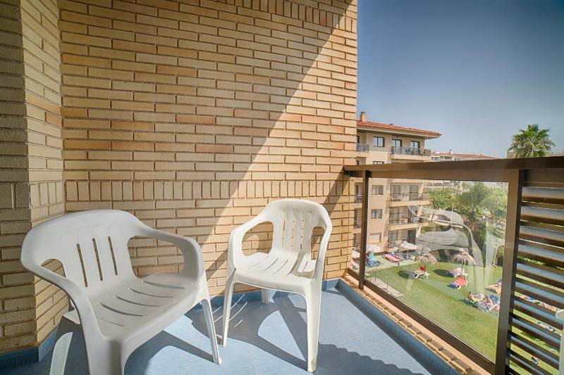 One-Bedroom Apartment (2 Adults + 1 Child) with pool view image 2