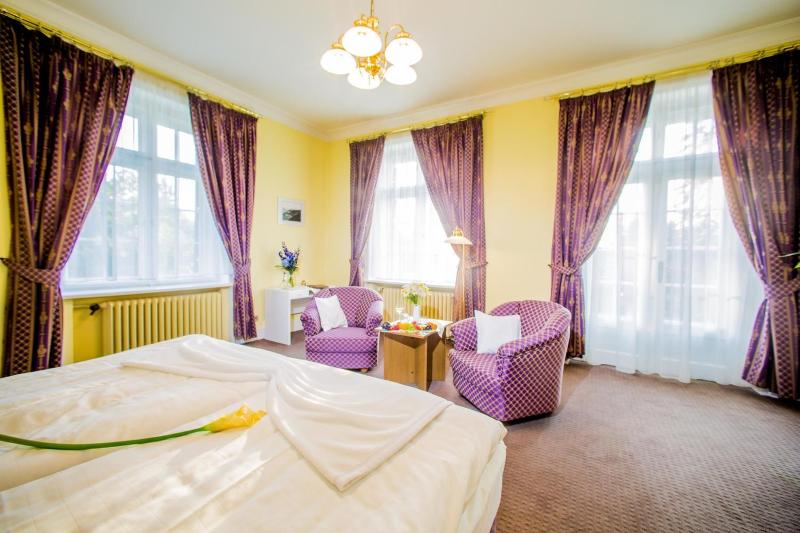 Double Room with Balcony image 1