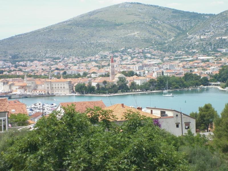 One-Bedroom Apartment with Terrace and Sea View image 4