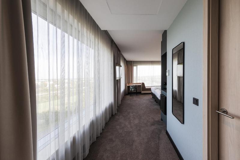Comfort Room Panoramic View image 2
