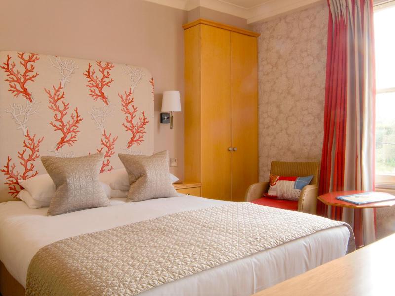 Large Double or Twin Room image 1
