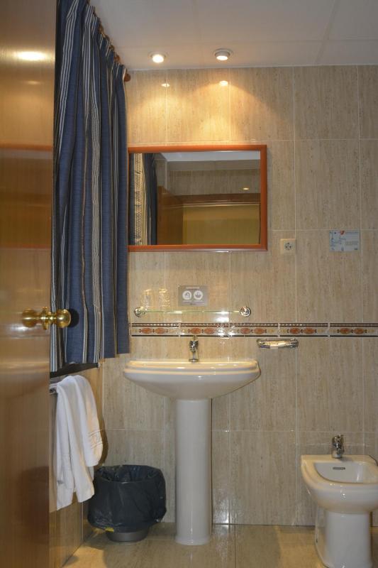 Standard Single Room image 2