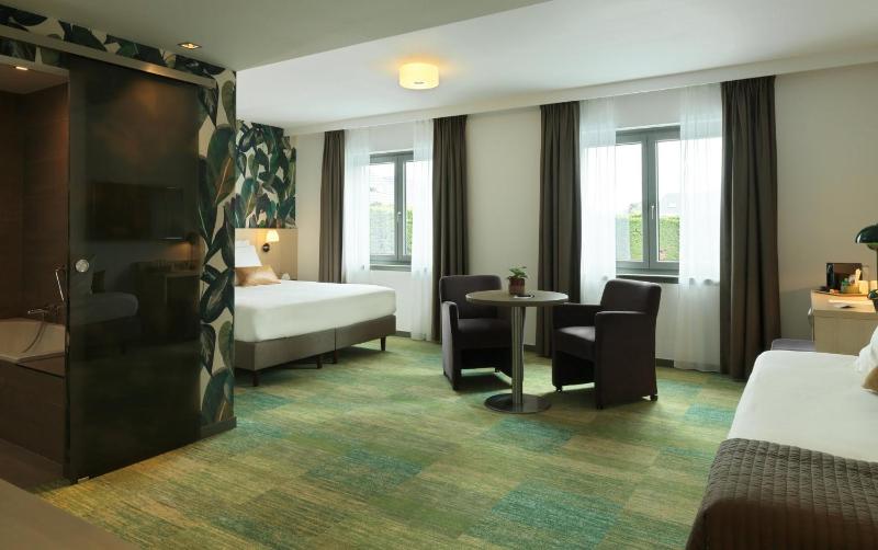 Superior Triple Room image 3