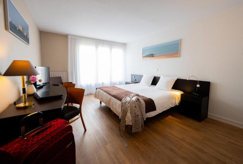 Double Room image 1