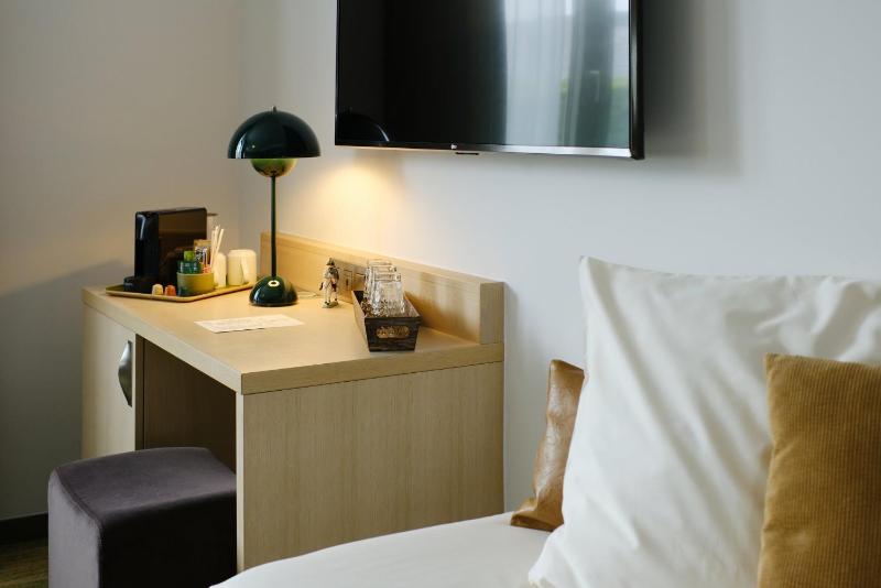 Superior Triple Room image 4