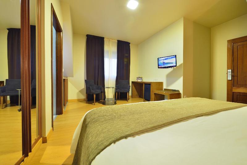 Triple Room image 1