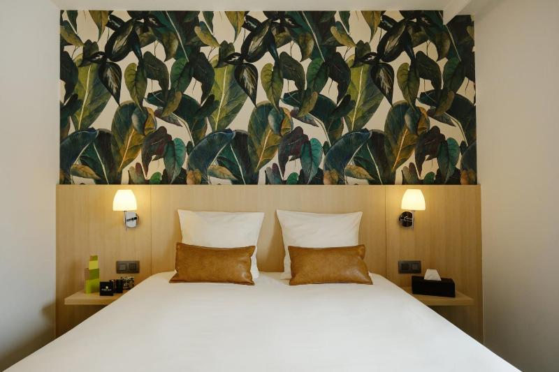 Standard Double Room image 4