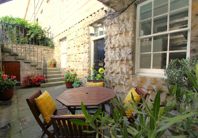 City Centre New Town 2 Bedroom Flat Images