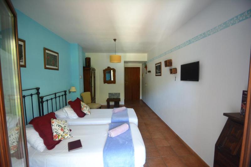 Double or Twin Room with Garden View image 4