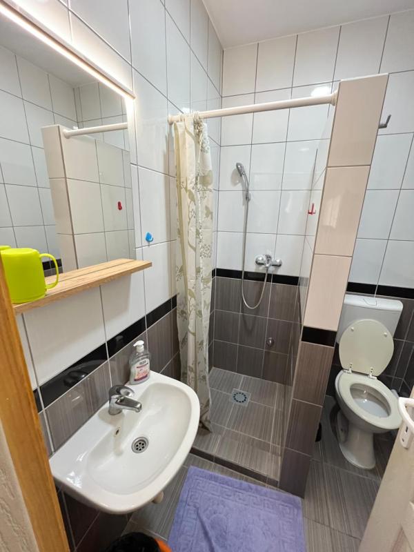 Single Room image 3