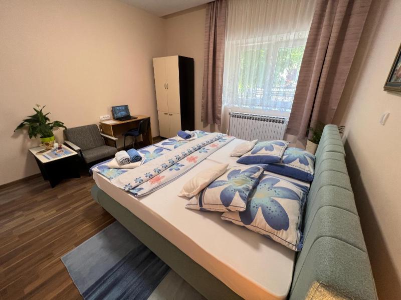 Double Room image 1