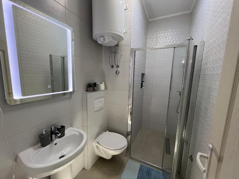 Double Room image 4