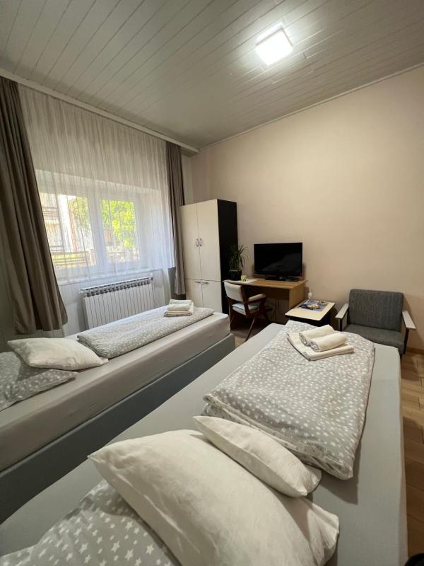 Twin Room image 2