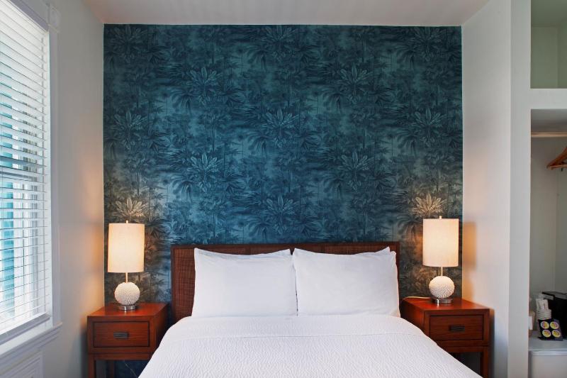 Standard Queen Room image 1