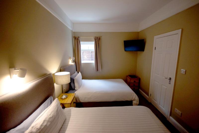 Deluxe Twin Room image 3