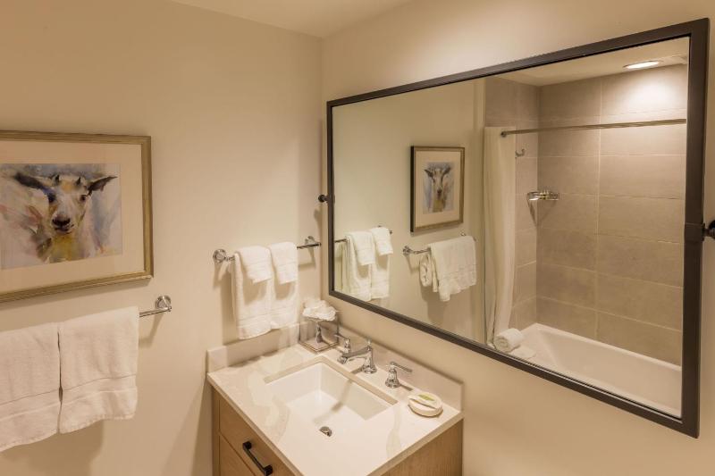 Family Room image 1