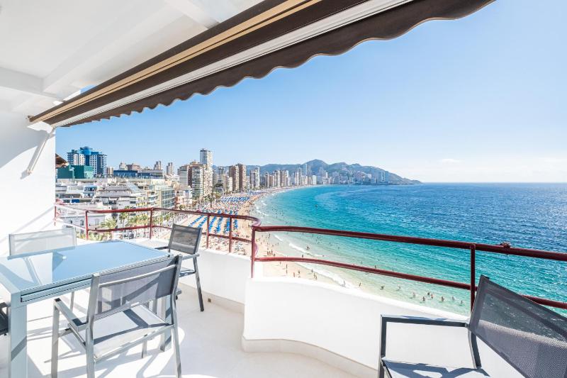 Lux Center 5-C Deluxe Beach Apartment-Old Town - image 1