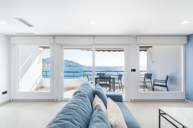 Lux Center 5-C Deluxe Beach Apartment-Old Town - image 9