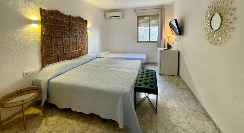 Comfort Triple Room image 1