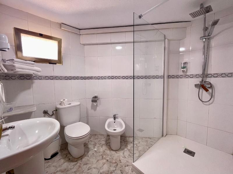 Comfort Triple Room image 2