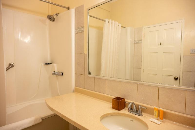 Grand Coastal Hotel - image 2