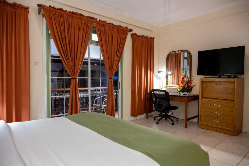 Grand Coastal Hotel - image 9