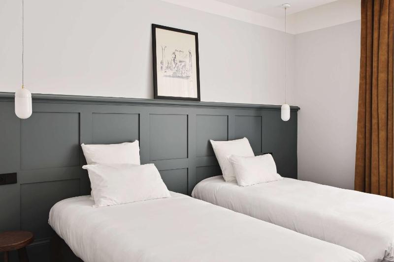 Comfort Twin Room image 1