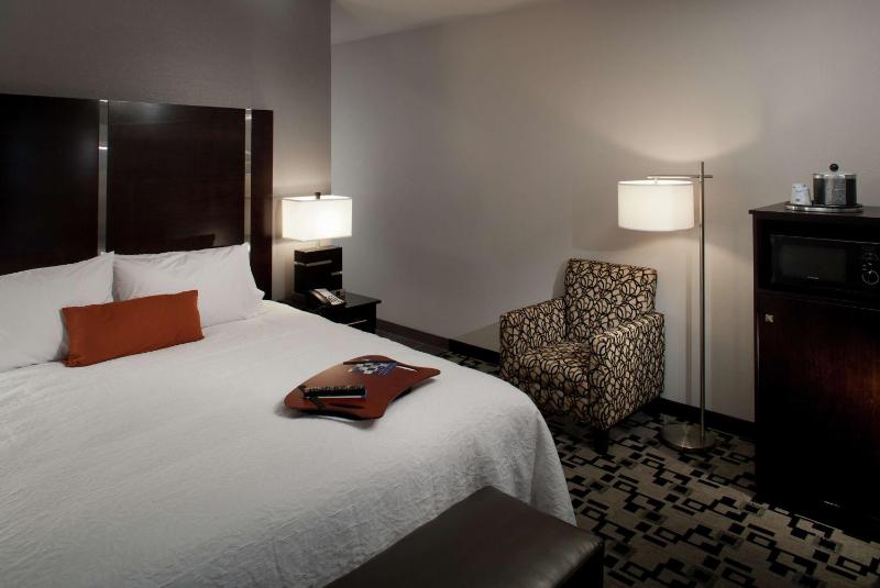 King Room with King Bed - Non-Smoking image 3