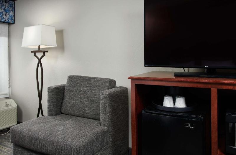 Hampton Inn by Hilton Atlanta NW Cumberland - image 11