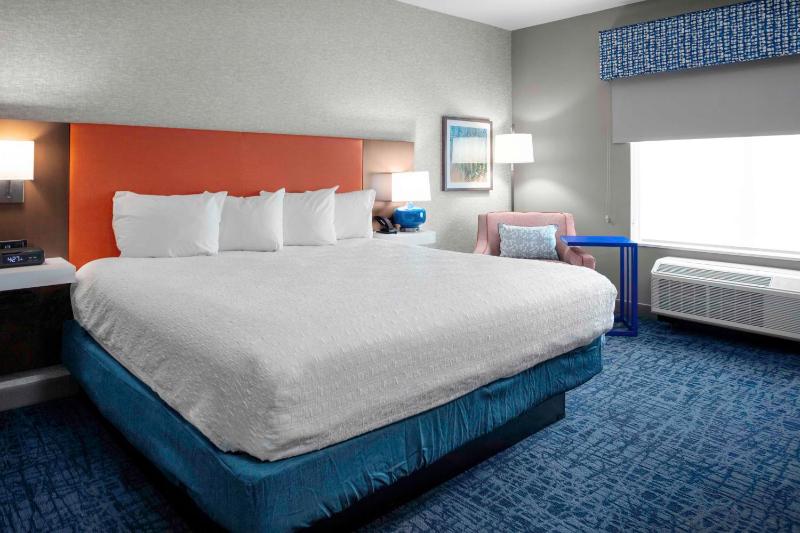 King Room with Sofa Bed image 1