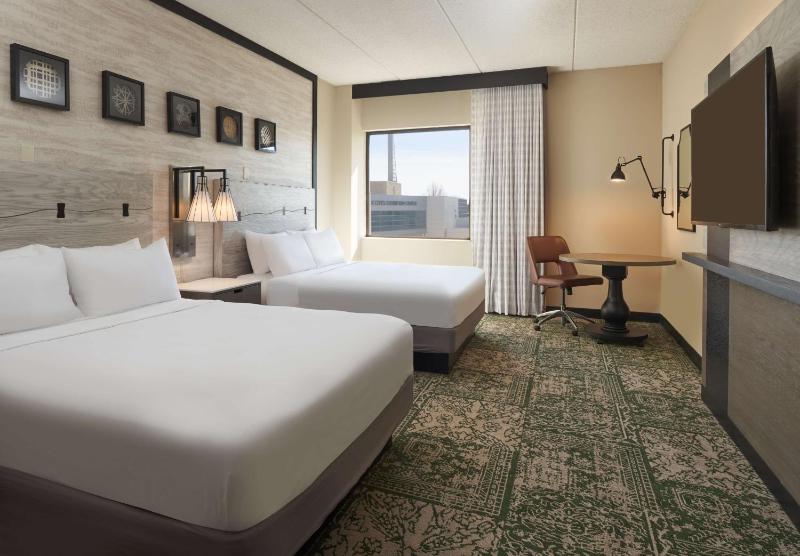 Queen Room with Two Queen Beds image 3